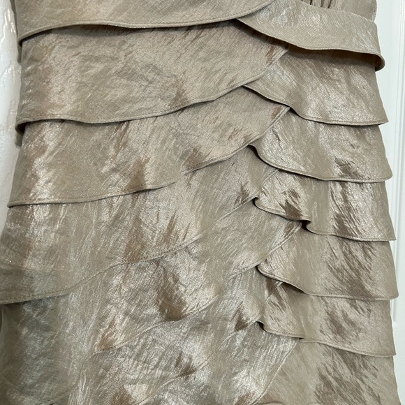 London Times tiered sleeveless cocktail‎ dress in champagne color size 6 - Picture 3 of 14